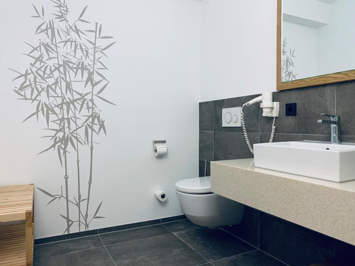 Stadthotel Kachelofen Krumbach Exteriör bild